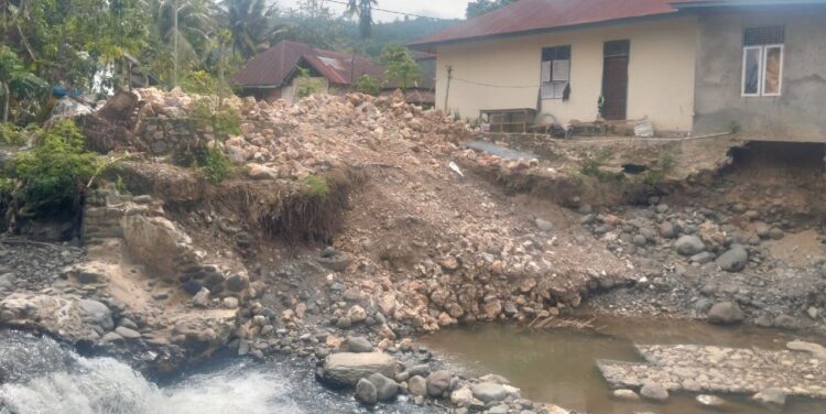 Diduga Kongkalikong PT.Adhi Karya: Masyarakat Padang Belimbing Koto Sani Kecewa dan Khawatir Terancam Bencana Lagi