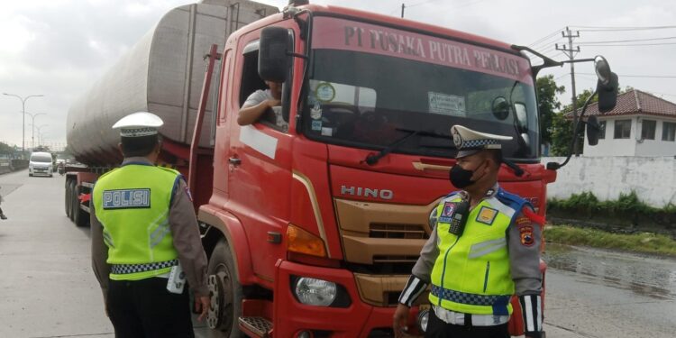 Polda Jateng Himbau Pengusaha Angkutan dan Pengemudi Truk Patuhi SKB Pembatasan Sumbu Tiga Hingga 29 Maret 2026