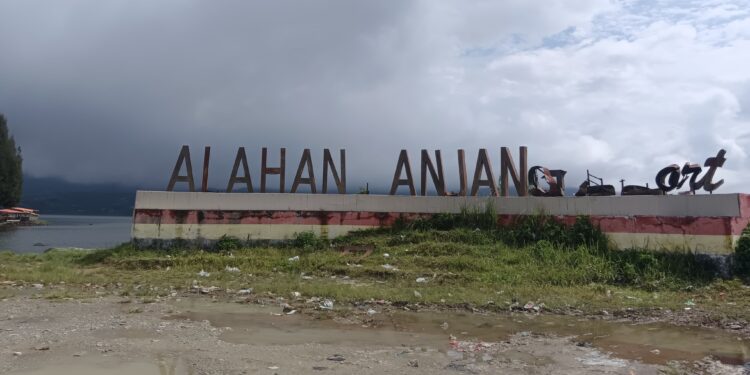 Ikon Wisata Pinggir Danau Alahan Panjang Butuh Sentuhan Serius Pemerintah.