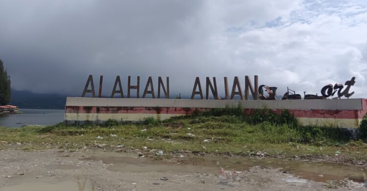 Ikon Wisata Pinggir Danau Alahan Panjang Butuh Sentuhan Serius Pemerintah.