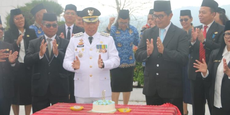 Bupati Taput Pimpin Upacara Peringatan Hari Otonomi Daerah XXX