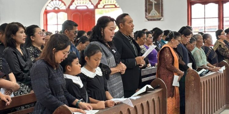 Ibadah Jumat Agung di HKBP Simorangkir, Bupati Taput Ajak Jemaat Gaungkan Kembali Wisata Rohani Salib Kasih