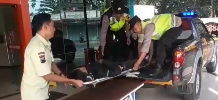 ‎ Kecelakaan Tunggal Sepeda Motor, Polsek Mrebet Evakuasi Korban ke Rumah Sakit