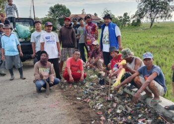 Mugni Isi Masa Reses Terjun Langsung Pimpin Gerakan Bersih-bersih Sampah