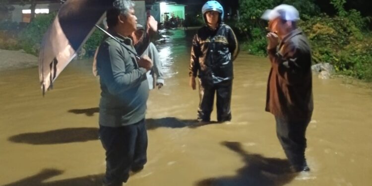Tinjau Meluapnya Aek Haidupan Siwaluompu, Pemkab Tapanuli Utara  Tetap Upayakan Percepatan Penanganan Normalisasi