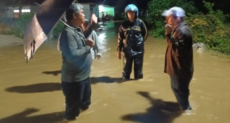 Tinjau Meluapnya Aek Haidupan Siwaluompu, Pemkab Tapanuli Utara  Tetap Upayakan Percepatan Penanganan Normalisasi