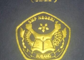 Bupati Subang Bagikan Seragam Gratis, Sekolah Justru Diduga Lakukan Pungli Sampul Rapot Rp.70 Ribu Dan Penjulan LKS
