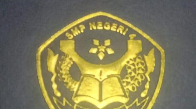 Bupati Subang Bagikan Seragam Gratis, Sekolah Justru Diduga Lakukan Pungli Sampul Rapot Rp.70 Ribu Dan Penjulan LKS