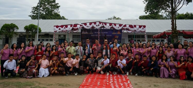 Bupati Taput Ajak Siswa SMAN 1 Pagaran Berpikir Futuristik dan Kuasai Pertanian Modern