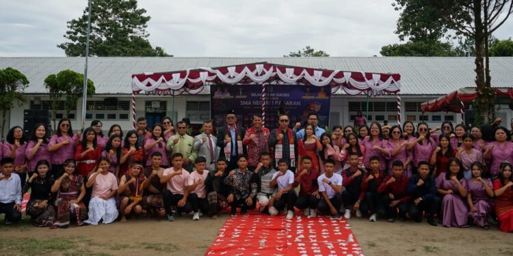 Bupati Taput Ajak Siswa SMAN 1 Pagaran Berpikir Futuristik dan Kuasai Pertanian Modern