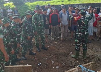 Warga Panunggangan Barat dan Timur Gelar Gotong Royong :  Sampaikan Terima Kasih kepada Presiden melalui TNI