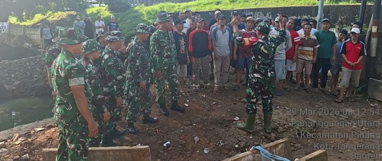 Warga Panunggangan Barat dan Timur Gelar Gotong Royong :  Sampaikan Terima Kasih kepada Presiden melalui TNI