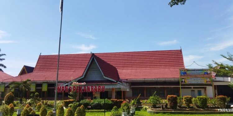 Dana BOS Rp.2,5 M lebih Diterima SMP Negeri 9 Pekanbaru Kota Pekanbaru Thn 2025-2024, Diduga Dikorupsi Kepsek