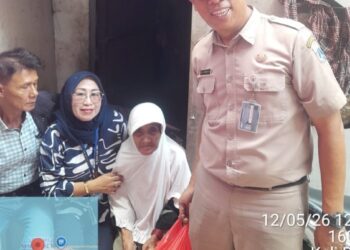 Walikota Jakut Berikan Bantuan Usaha Warga Lansia