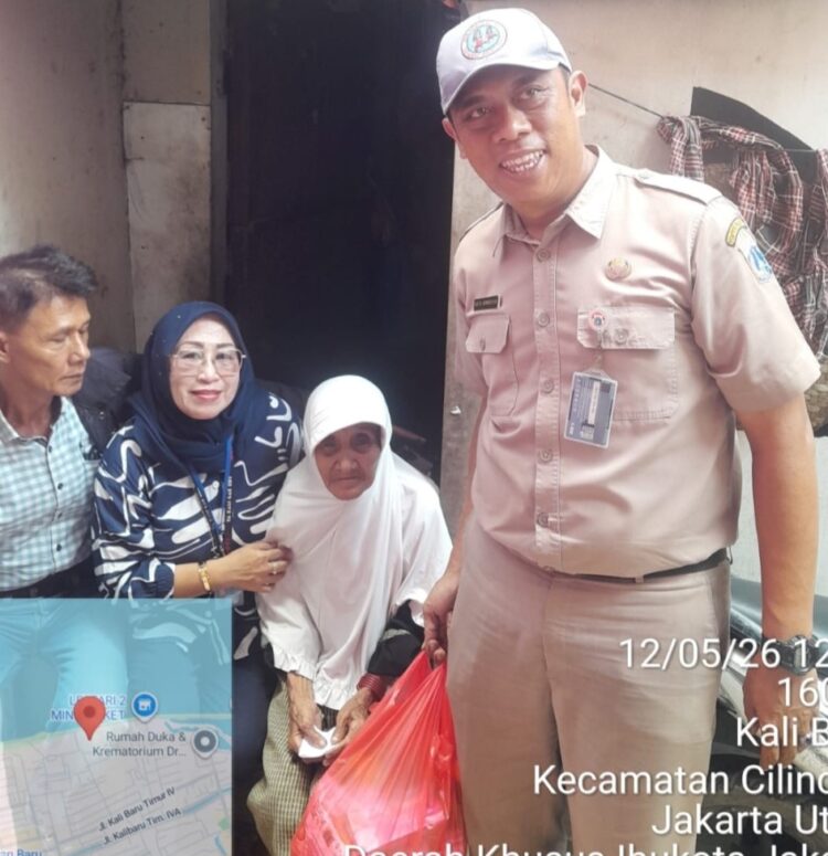 Walikota Jakut Berikan Bantuan Usaha Warga Lansia