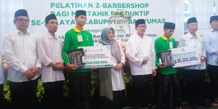 Baznas Banyumas Latih Santri Jadi Barber, Siapkan Unit Usaha di Pesantren