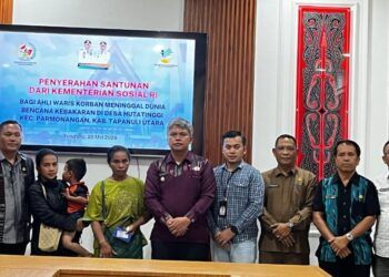 Pemkab Tapanuli Utara Serahkan Santunan Korban Kebakaran Hutatinggi