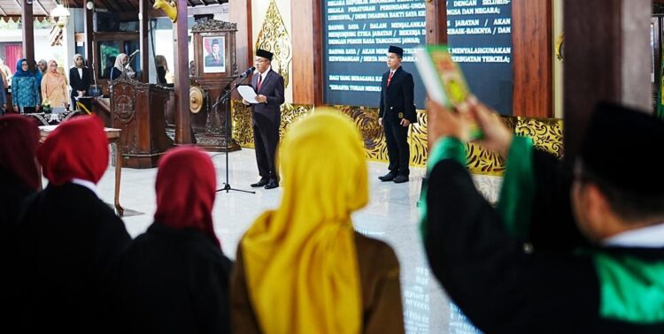 Bupati Banyumas Lantik 2 Pejabat Tinggi Pratama dan 75 Pejabat Fungsional