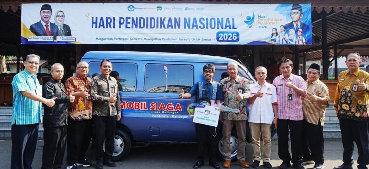 Bupati Sadewo Serahkan Mobil Siaga CSR BKK Purwokerto untuk Pemdes Kalibagor