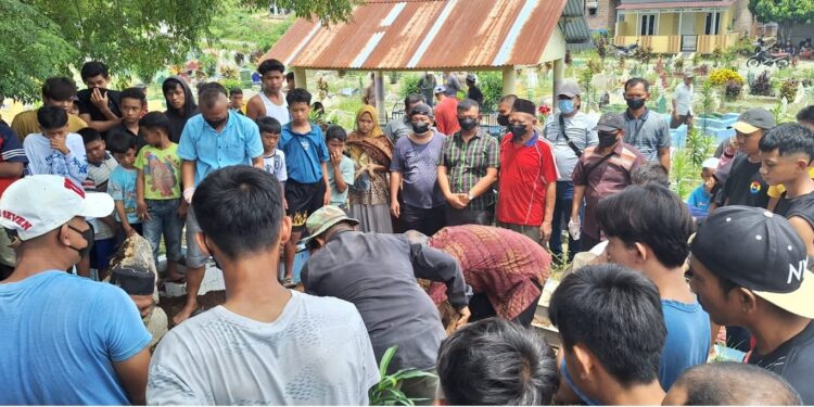 Polsek Gunung Malela Himbau Warga Tidak Panik, Jasad Yang Digali Orang Tak Dikenal di TPU Muslim Telah Dimakamkan Kembali Dengan Layak