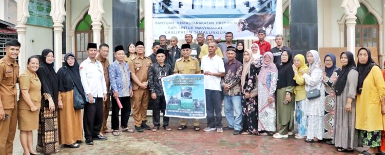 Serahkan Hewan Qurban Bantuan Presiden RI di Masjid Al-Aksho Gunung Malela, Bupati Simalungun Ucapkan Terimakasih