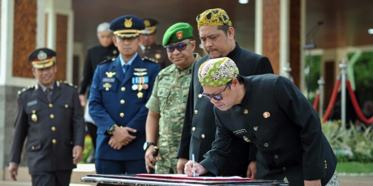 Wabup Subang Pimpin Upacara Di Hari Pendidikan Nasional Tahun Ke-67