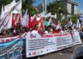 Nuansa Nasionalisme Warnai Aksi May Day di Semarang, Buruh dan Personel Polda Jateng Nyanyikan Lagu Kebangsaan
