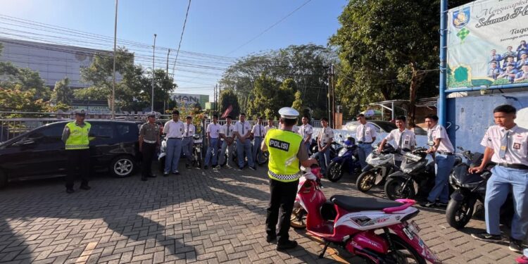 Satlantas Polres Purbalingga Beri Pembinaan Tertib Lalu Lintas kepada Siswa SMK