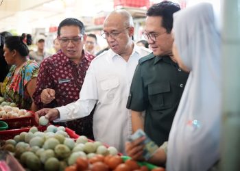 Berkunjung ke Pasar Manis Purwokerto, Menteri Perdagangan Pastikan Pasokan dan Harga Bahan Pokok Tetap Stabil