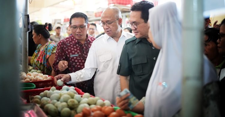 Berkunjung ke Pasar Manis Purwokerto, Menteri Perdagangan Pastikan Pasokan dan Harga Bahan Pokok Tetap Stabil