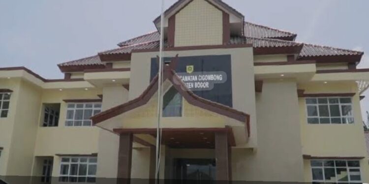 Warga Tuding Camat Cigombong Hindari Jurnalis di Kantor Kecamatan