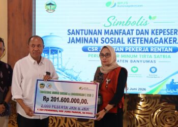 Perkuat Gotong Royong, Bupati Sadewo Dukung Perumdam Tirta Satria Berikan Perlindungan Bagi 2.000 Pekerja Rentan