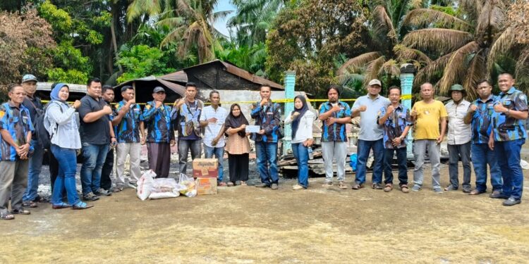  PAC IPK Tanah Putih dan Ranting Salurkan Bantuan untuk Korban Kebakaran di Desa Teluk Mega