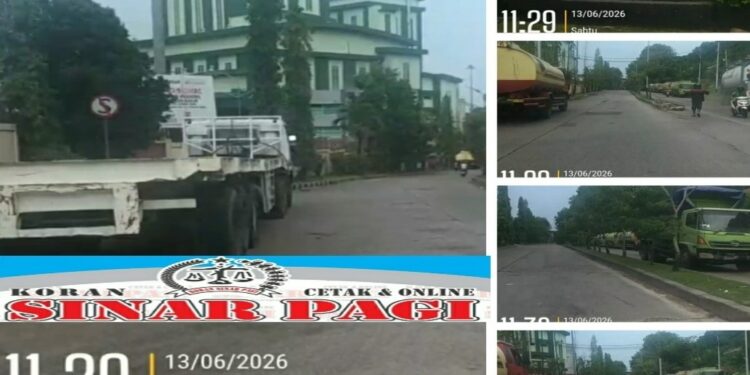Jalan Utama Menuju Kawasan Pelabuhan Teluk Bayur, Kota Padang Rusak Parah, Warga Protes