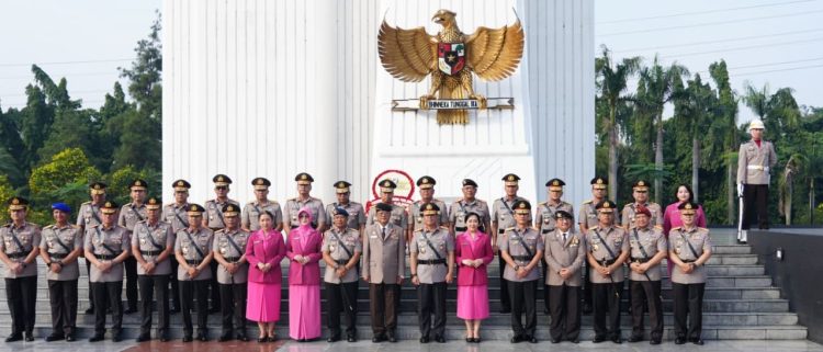 Menghormati Jasa, Melanjutkan Pengabdian: Wakapolri Pimpin Ziarah Nasional Menjelang Hari Bhayangkara ke-80