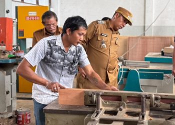 Bupati Taput Dorong Peserta Pelatihan Furnitur BLK Silangkitang Jadi Wirausaha Mandiri, Beri Pesanan Kerja Perdana
